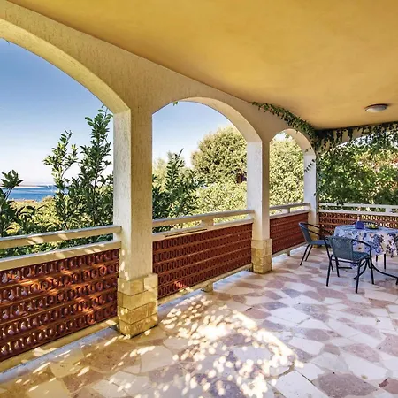 Apartment Gorgeous In Supetarska Draga