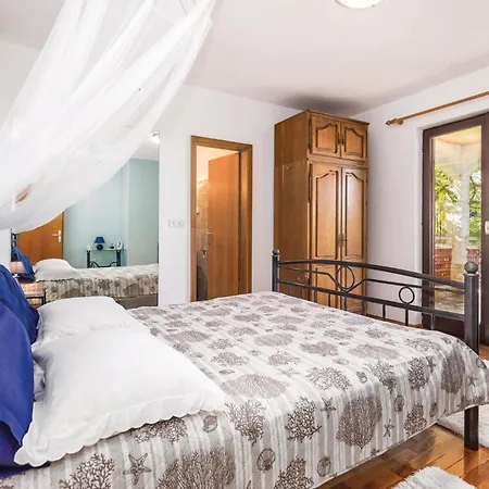 In * Supetarska Draga